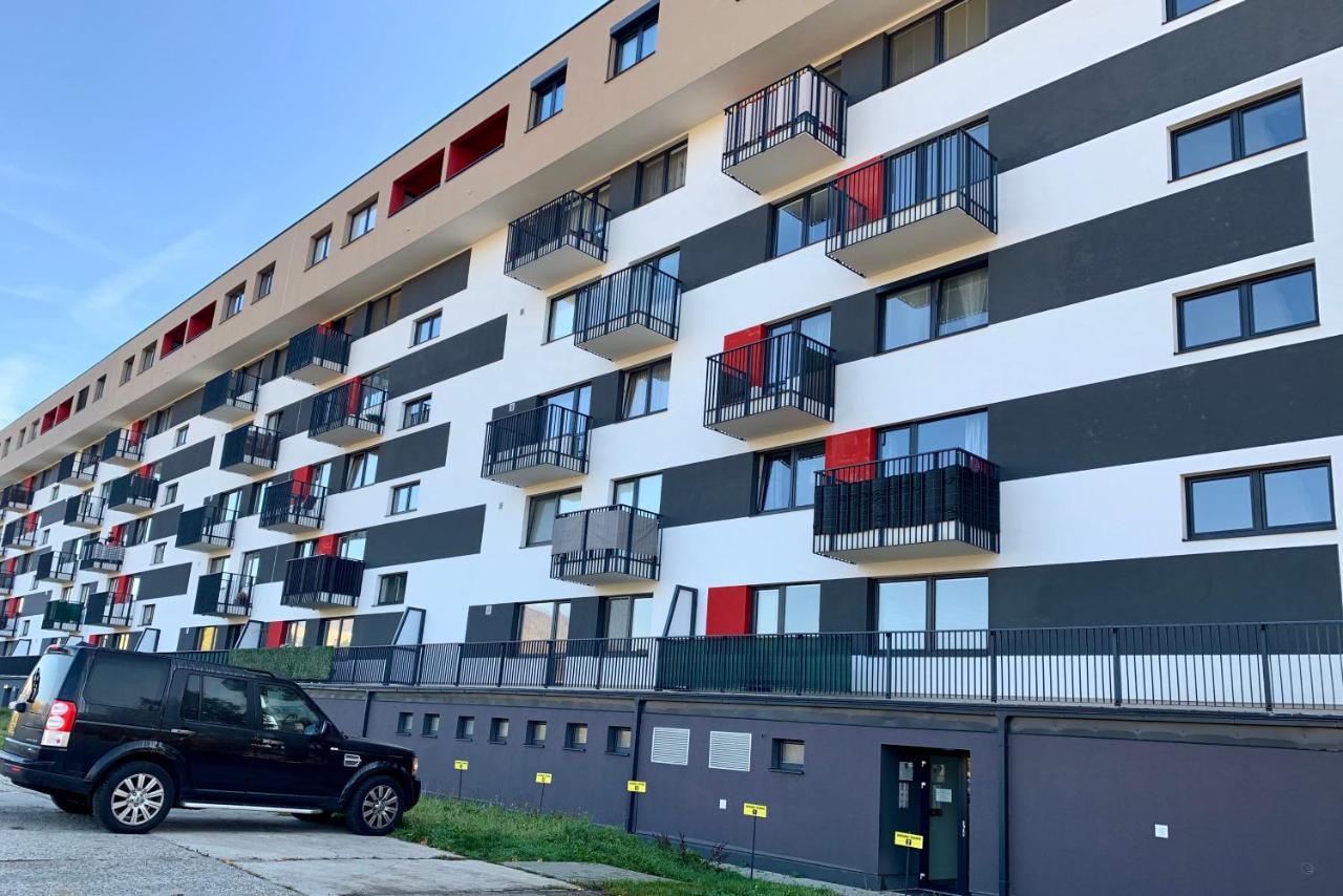 Bl - The Executive Suite, Boru - 24Hr Self Check-In, Free Private Parking, Balcony With Mountain View, 5 Minute Walk To City Center Банска-Бистрица Экстерьер фото